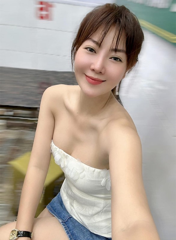 Thanh Hương mặc gợi cảm khoe body bốc lửa