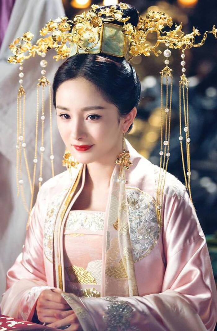 Chính thức: Dương Mịch sẽ đảm nhận vai chính trong dự án phim cổ trang lớn "Kiều tàng"