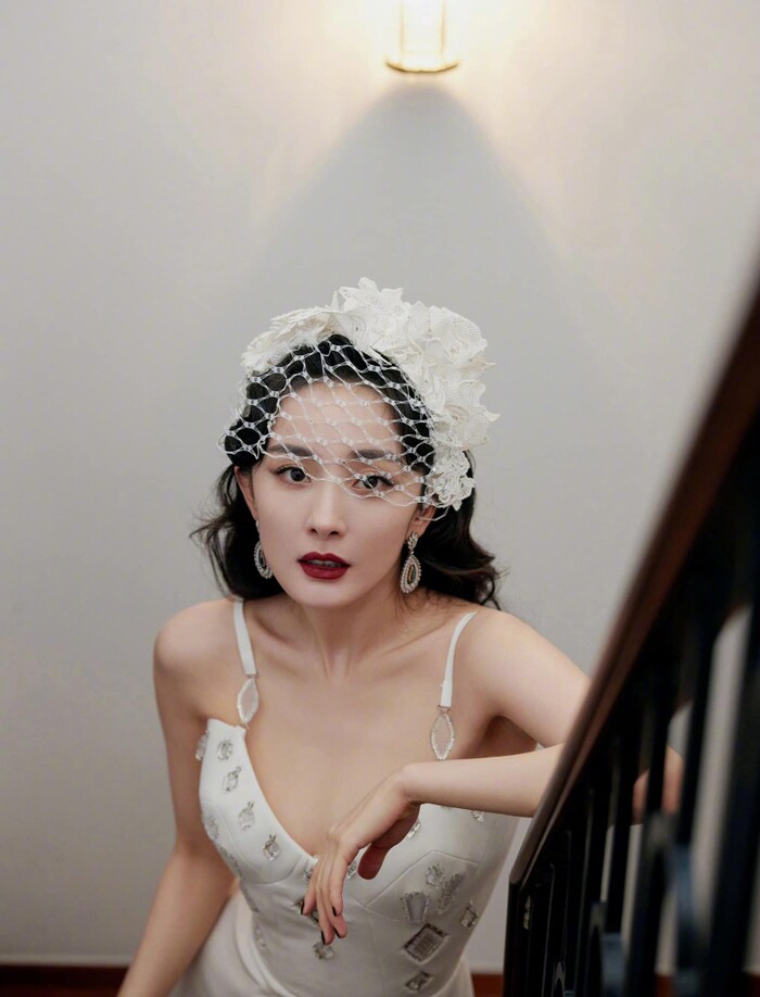 Chính thức: Dương Mịch sẽ đảm nhận vai chính trong dự án phim cổ trang lớn "Kiều tàng" Chính thức: Dương Mịch sẽ đảm nhận vai chính trong dự án phim cổ trang lớn "Kiều tàng"