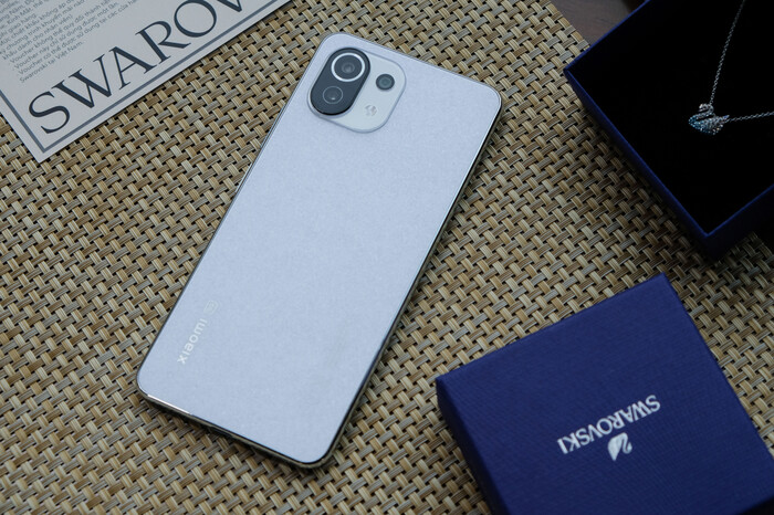 Xiaomi ra mắt smartphone 11 Lite 5G NE phiên bản Swarovski lấp lánh