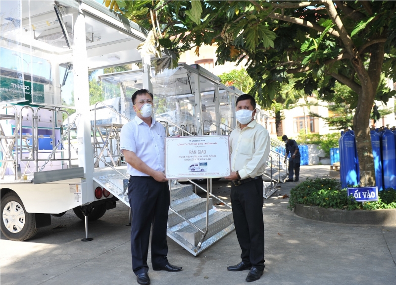 THACO trao tặng 8 máy thở cho các bệnh viện tại TP.HCM và Bạc Liêu