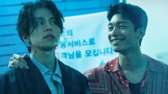 Sao Hàn ngày 16/11: Cặp nam thần Lee Dong Wook và Wi Ha Joon tung poster bí ẩn cho bộ phim mới