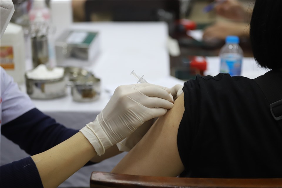 Nữ sinh lớp 9 ở Hà Nội tử vong sau một ngày tiêm vaccine COVID-19