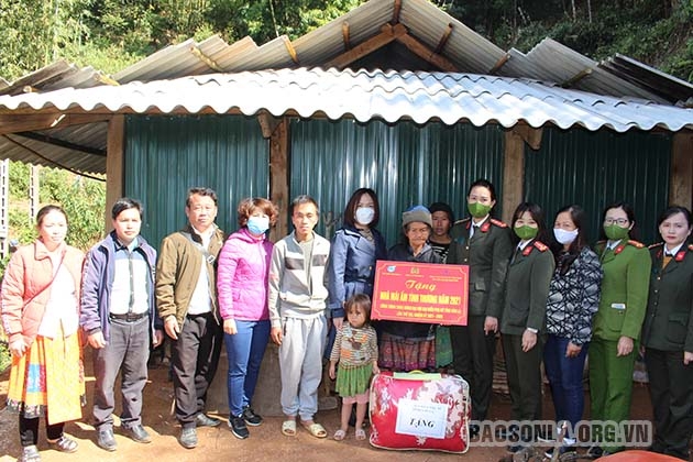 Sơn La: Trao nhà “Mái ấm tình thương” tại huyện Bắc Yên