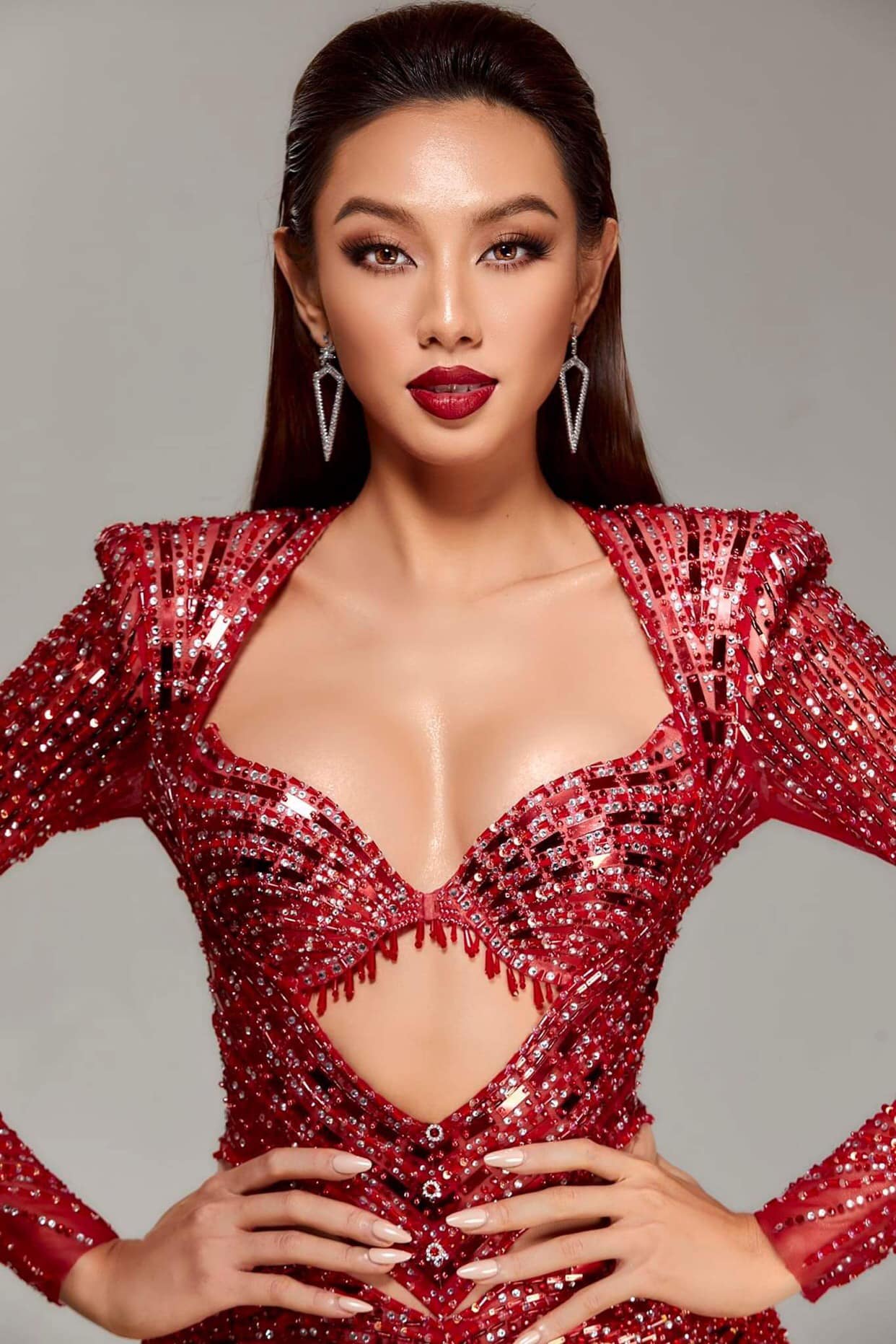 Thùy Tiên chính thức chọn bộ đầm đỏ "tiên tri" cho Bán kết Miss Grand 2021: Thiết kế ẩn chứa điều bí mật chưa từng có tiền lệ