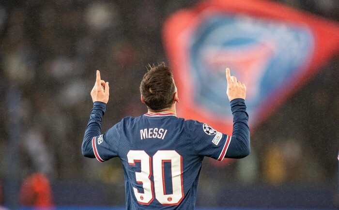 Messi vượt qua Vua bóng đá Pele, nhưng vẫn kém xa Ronaldo