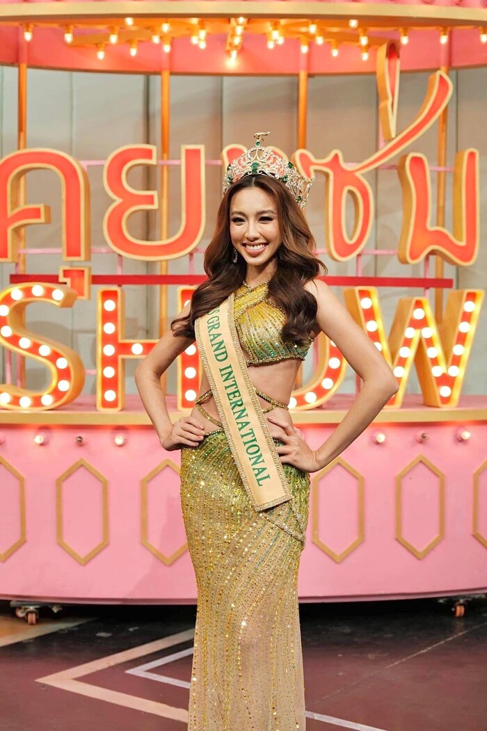Thùy Tiên diện lại layout đêm chung kết trên truyền hình Thái Lan: Đẹp thế này bảo sao không đăng quang