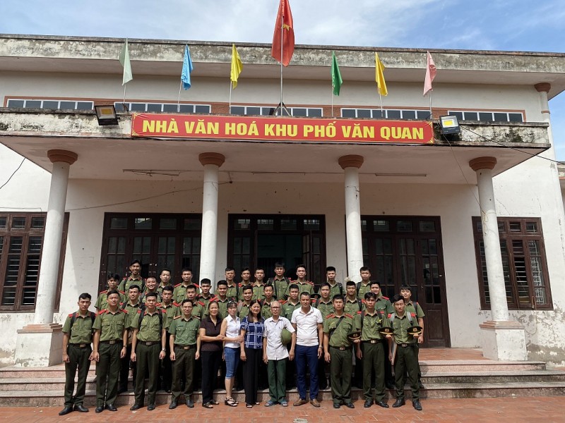 Đại học Kỹ thuật - Hậu Cần CAND trao hàng 100 suất quà tại Trí Quả, Thuận Thành, Bắc Ninh