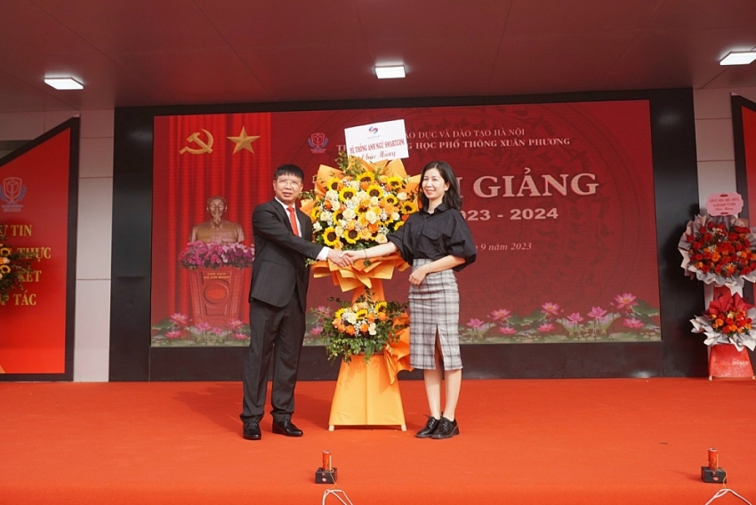 Hà Nội: Thầy trò trường THPT Xuân Phương náo nức chào đón năm học mới Hà Nội: Thầy trò trường THPT Xuân Phương náo nức chào đón năm học mới