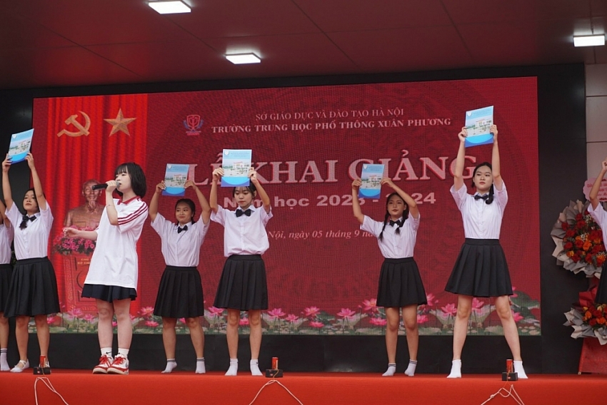 Hà Nội: Thầy trò trường THPT Xuân Phương náo nức chào đón năm học mới Hà Nội: Thầy trò trường THPT Xuân Phương náo nức chào đón năm học mới