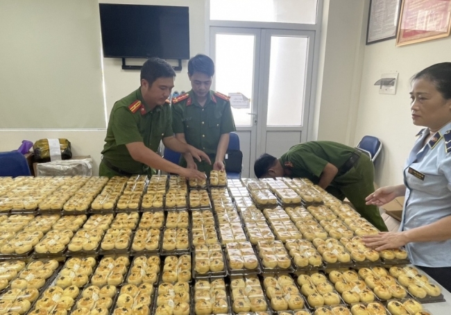 Hà Nội: Công an quận Bắc Từ Liêm thu giữ gần 2.000 chiếc bánh trung thu không có nguồn gốc