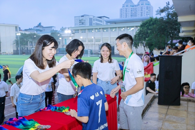 Hàng trăm học sinh Tiểu học Dịch Vọng A (Hà Nội)  tranh tài tại “Giải bóng đá học sinh lần thứ IV năm học 2023-2024"