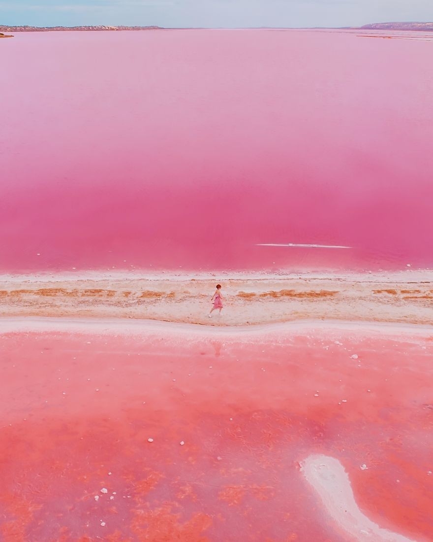 Kỳ lạ hồ nước màu hồng ảo diệu như mơ ở miền Tây Australia