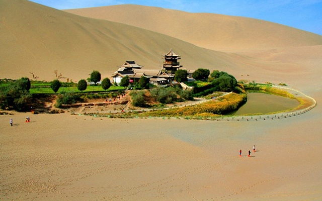 Vẻ đẹp tiềm ẩn của 5 sa mạc rộng lớn ở Trung Quốc