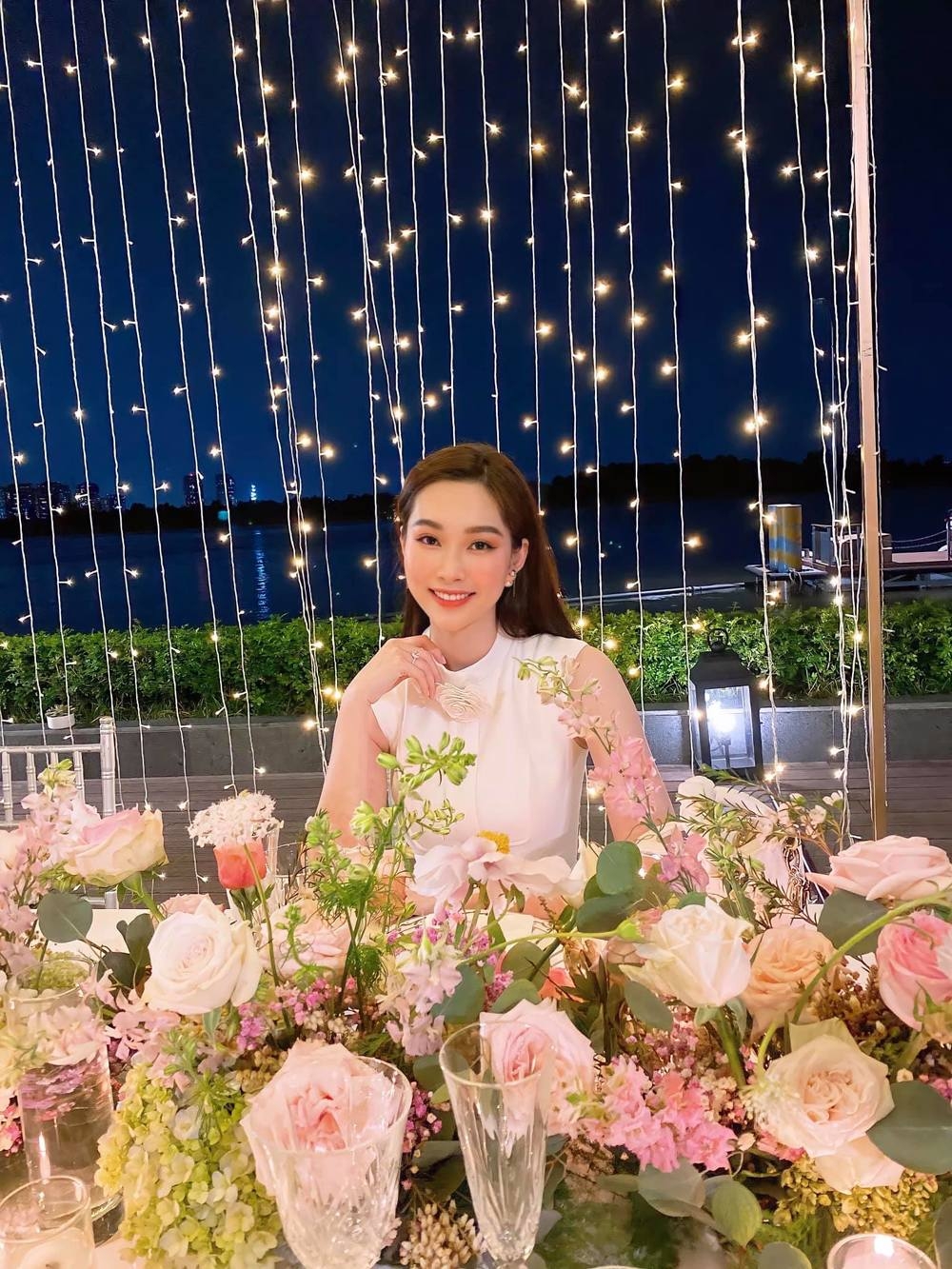 Hoa hậu Đặng Thu Thảo gây sốt với nhan sắc tựa "thần tiên tỷ tỷ"