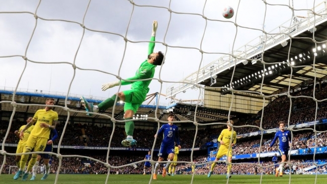 Man City vượt lên dẫn trước Liverpool, Brentford khiến Chelsea choáng váng
