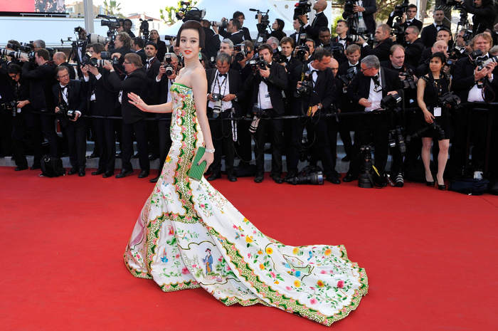 Bao mùa vắng mặt Cannes, Phạm Băng Băng vẫn được gọi tên vì những bộ váy 'đỉnh của chóp'
