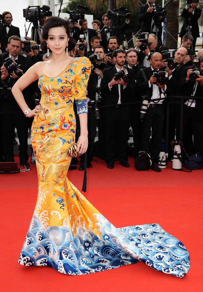 Bao mùa vắng mặt Cannes, Phạm Băng Băng vẫn được gọi tên vì những bộ váy 'đỉnh của chóp'