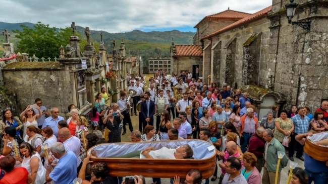 Tập tục hàng thế kỷ, lễ kỉ niệm sự sống từ cõi chết của người Tây Ban Nha