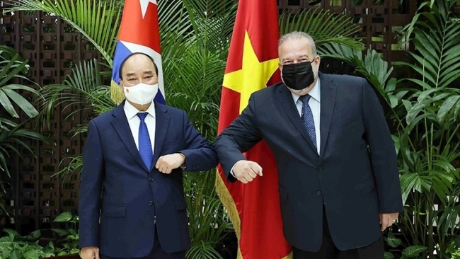 Chủ tịch nước Nguyễn Xuân Phúc hội kiến Thủ tướng Cuba Manuel Marrero Cruz