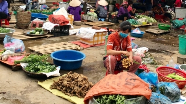 Lào Cai: “Chợ quê” nơi phố huyện