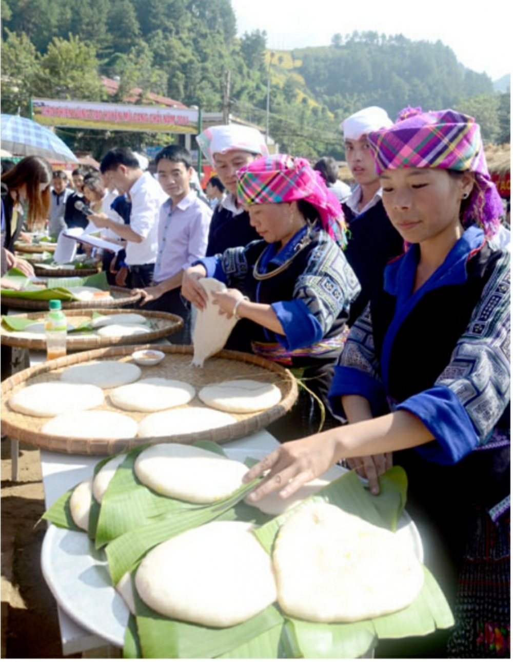 Yên Bái: Bánh Dày của người Mông Yên Bái