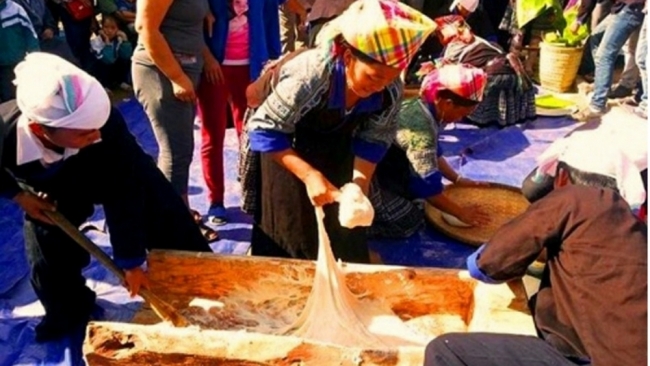 Yên Bái: Bánh Dày của người Mông Yên Bái