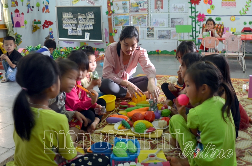 Điện Biên: Dạy tiếng Việt cho học sinh dân tộc thiểu số ở Tủa Chùa