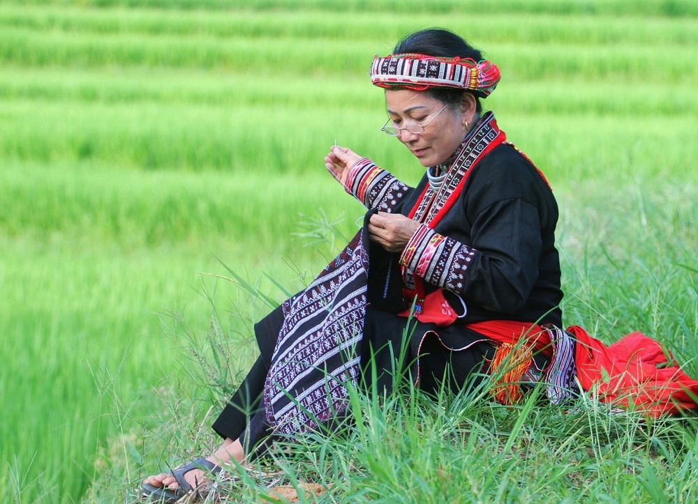 Lào Cai: Giữ sắc màu thổ cẩm
