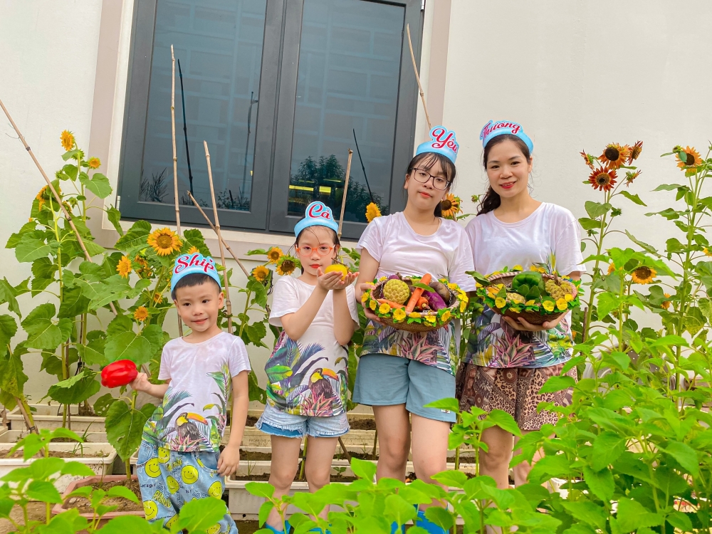 Mẹ biến 300 m2 vườn thành khu du lịch, 'mở tour 0 đồng' cho 4 con mùa dịch Mẹ biến 300 m2 vườn thành khu du lịch, 'mở tour 0 đồng' cho 4 con mùa dịch