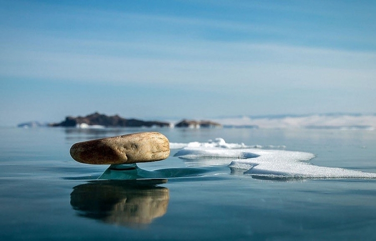 Hiện tượng hiếm gặp gây ảo ảnh đá tảng bay trên hồ Baikal