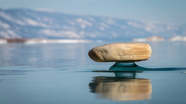 Hiện tượng hiếm gặp gây ảo ảnh đá tảng bay trên hồ Baikal