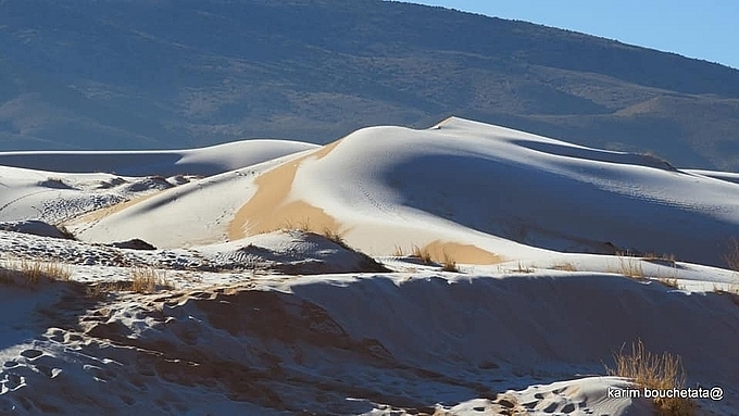 Băng giá bao phủ sa mạc nóng nhất thế giới